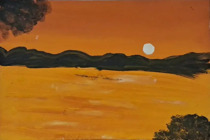 Paisagem em laranja e amarelo, com montanhas escuras e um círculo claro.